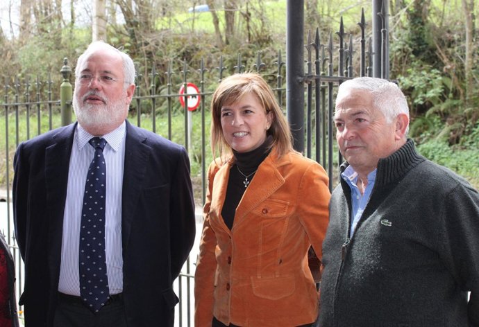 Miguel Arias Cañete, Isabel Pérez-Espinosa  y Gabriel Medina 