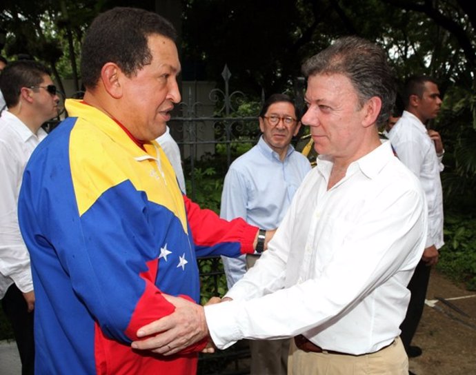 Los presidentes de Venezuela, Hugo Chávez, y de Colombia, Juan Manuel Santos.