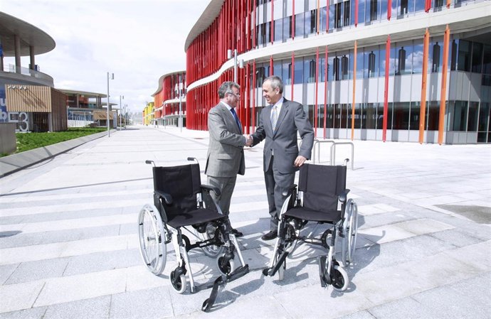 Donación sillas ruedas a DFA