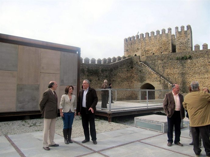 La directora general de Bienes Culturales, Margarita Sánchez Romero, junto al al