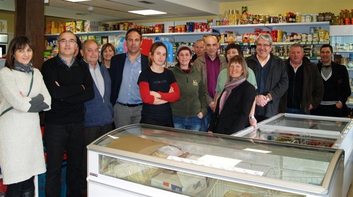 Inauguración de un nuevo 'Comercio a mano' en Basaburua.