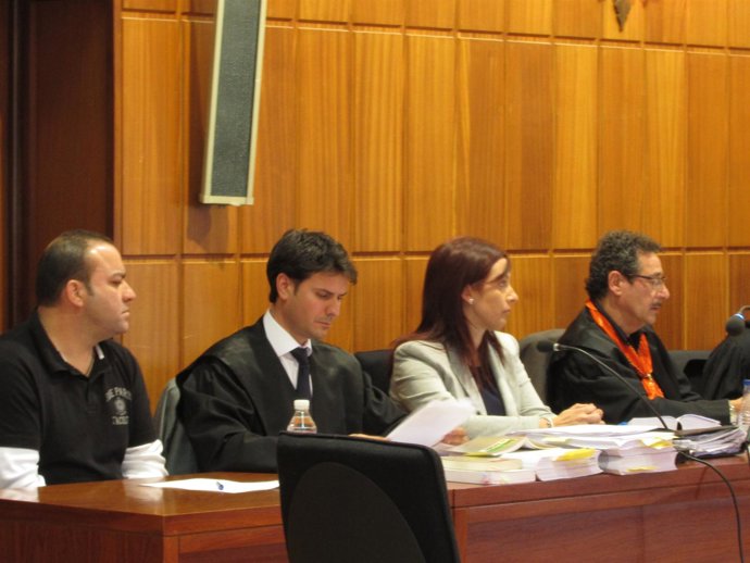 Sesión del juicio del acusado de matar al marido de su amante