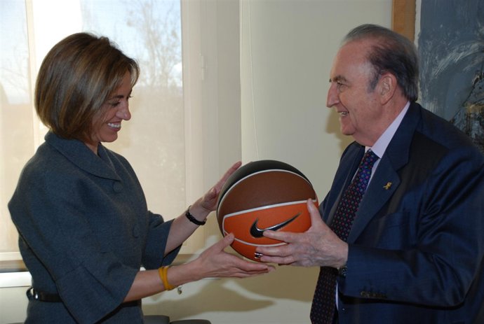 Carme Chacón y Portela en sede ACB 