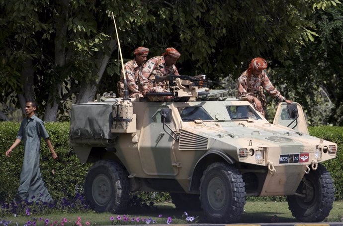 El Ejército de Omán apatrullando las calles