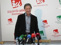 IU pide que Vara se dirija "directamente" a Rosa Aguilar para plantear las peticiones del sector sobre tarifas de agua