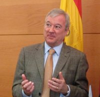 Valcárcel insta a un pacto nacional para garantizar servicios básicos