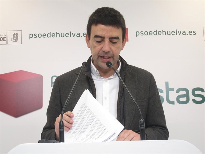 El portavoz del grupo socialista en el Parlamento andaluz, Mario Jiménez, en rue