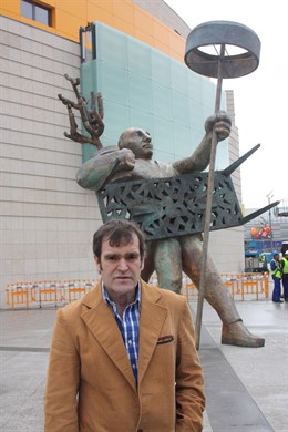 Escultura de Leiro en Marineda City