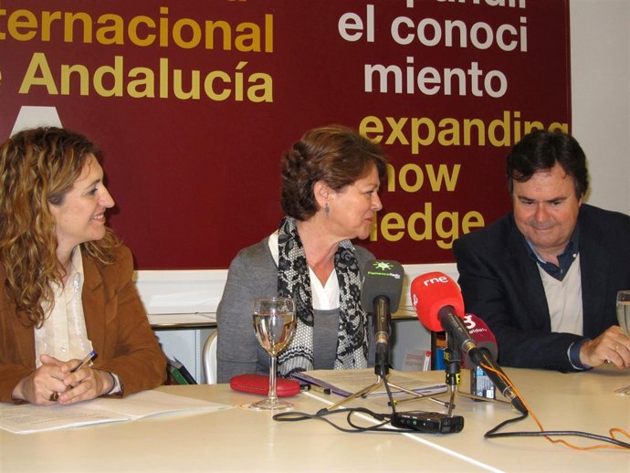 De izda a dcha: la directora de la Agencia Andaluza del Flamenco, Mª Ángeles Car
