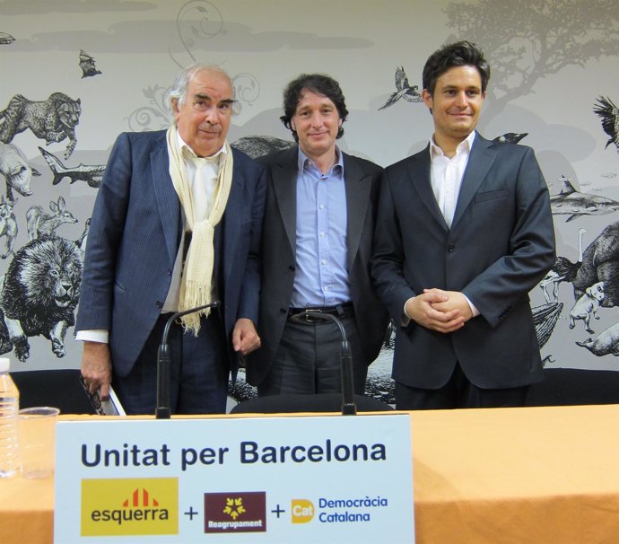 El líder de Unitat per Barcelona, Jordi Portabella, acompañado de Anselmi y Luqu