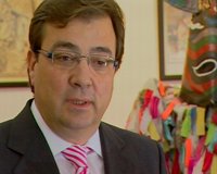 El presidente extremeño prefiere la disolución del SIP de Banco Base antes que la pérdida de control por las cajas