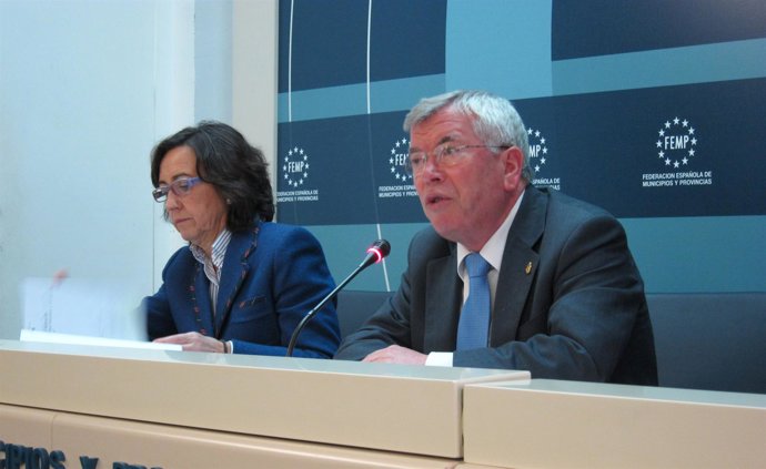 Pedro Castro y Rosa Aguilar, en la FEMP