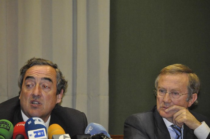 El presidente de la CEOE, Juan Rosell, con el presidente de la CREA, Jesús Morte