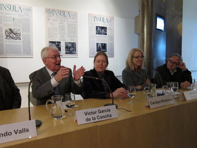 Víctor García de la Concha y Carolyn Richmond durante la presentación 