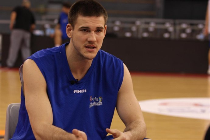 Nik Caner-Medley Estudiantes 