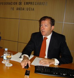 El presidente de la Asociación de Empresarios de Eticom, Adolfo Borrero
