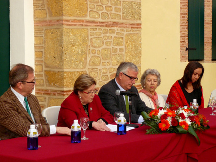 Guillermina Navarro presentando un libro en El Viso del Alcor (Sevilla)