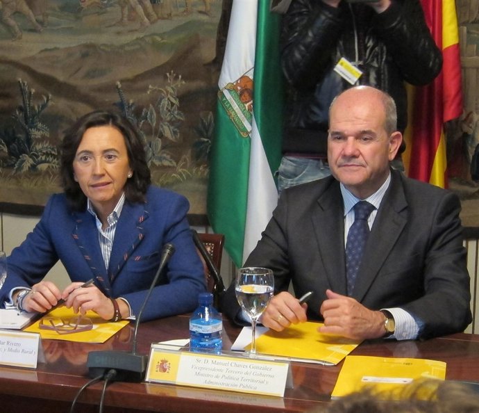 Manuel Chaves y Rosa Aguilar en la Comisión Bilateral Estado-Junta.