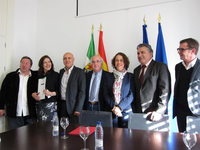 Firma del convenio de colaboración entre la Consejería de Cultura y Turismo y la