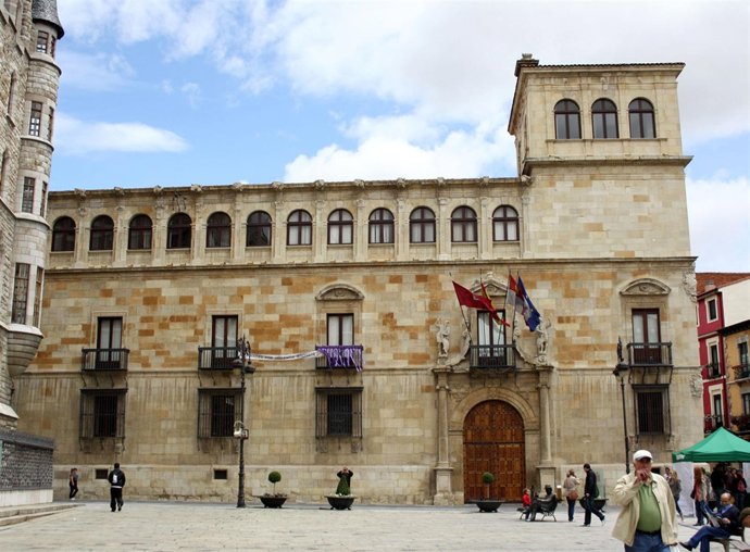 Fachada de la Diputación de León