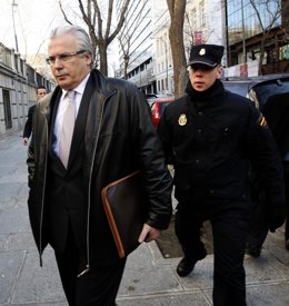 Garzón llega al Supremo para declarar