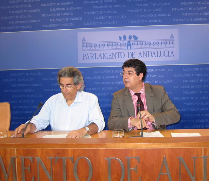 Pedro Vaquero y Diego Valderas, este miércoles en rueda de prensa