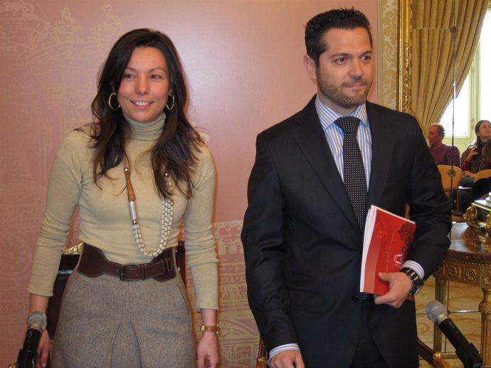 El concejal de Turismo y la directora de Salamanca Ciudad del Español