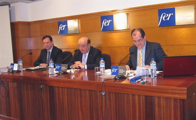Presidente de la FER, consejero de Industria, Javier Erro y asesor de la FER, Ed