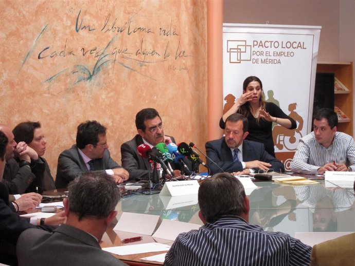 Firma del Pacto Local por el Empleo II de Mérida