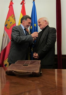 Alejo y sacerdote