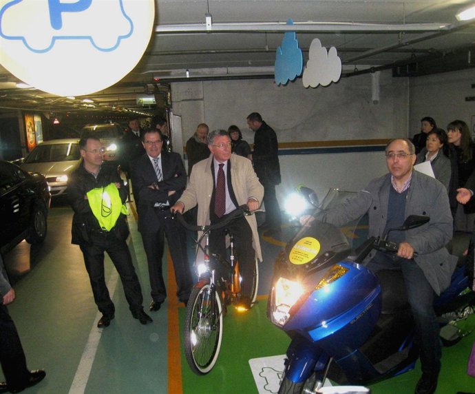 Aparcamiento para coches eléctricos, alcalde, Tomás Santos