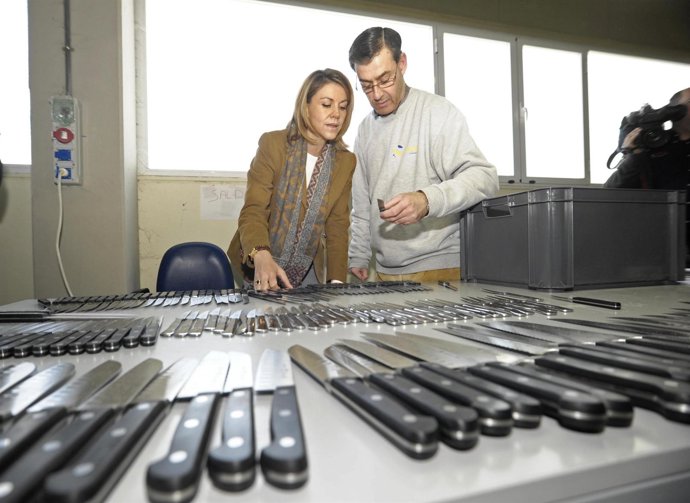 Cospedal en su visita a Asprona