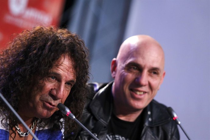 Paco Laguna y Fortu Sánchez, de la banda madrileña Obús en una rueda de prensa