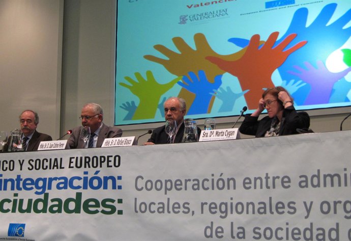 Cotino y Blasco en la apertura de la jornada sobre inmigración