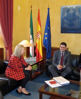 El consejero mayor de la Cámara de Cuentas, Antonio López, y la presidenta del P