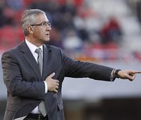 Fútbol.- Gregorio Manzano no se inquieta por los rumores y está dispuesto a "renovar incluso antes" de junio 