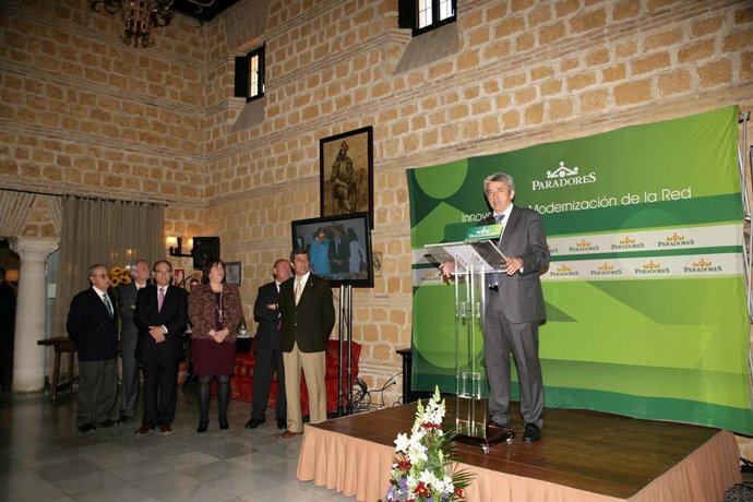 El presidente de Paradores de Turismo en la inauguración.