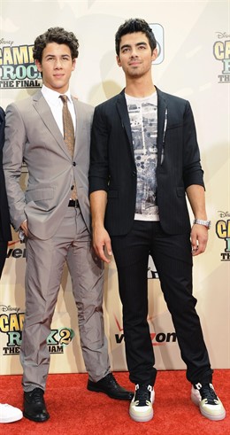 Posado de Nick y Joe Jonas 