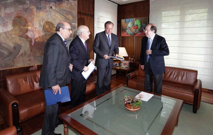José Antonio Barros (i), junto con los presidentes de las patronales de CyL y Ga