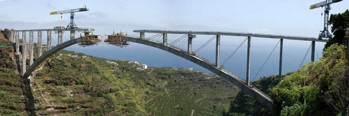 construcción del arco de los tilos, en Canarias, por parte de Ferrovial