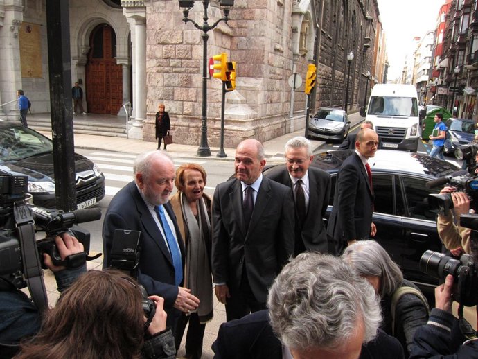 Manuel Chaves junto a Felgueroso y Trevín en Gijón