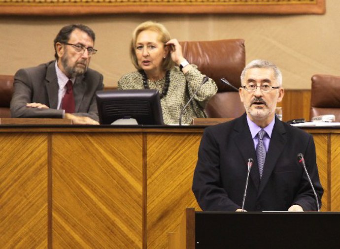 Antonio Ávila en el Pleno del Parlamento
