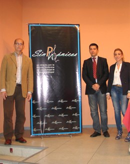 El alcalde de Moguer, Juan José Volante, en rueda de prensa.