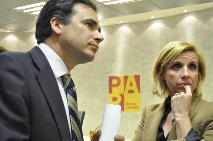 El secretario de Política Territorial del PAR, Xavier de Pedro, y la candidata a