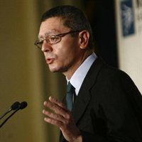 Gallardón dice que Rajoy pedirá a España que se "apriete el cinturón al menos durante 5 años" para recuperar la Economía