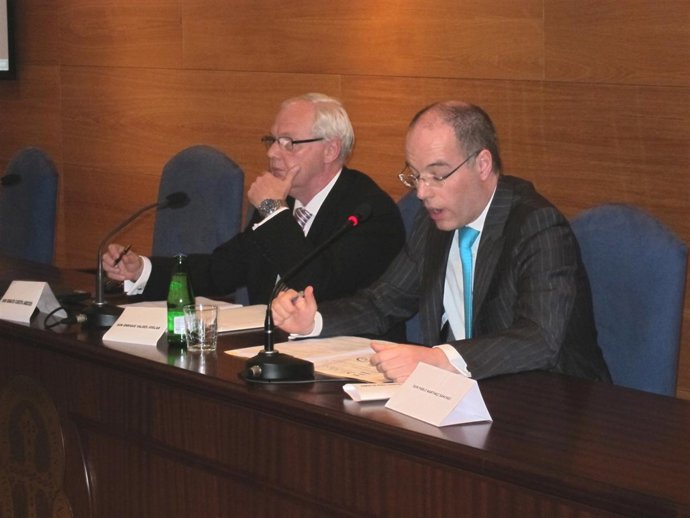 Miguel Ángel Bango Suárez, a la izquierda