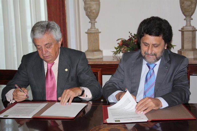 El Rector De La Universidad Pablo De Olavide Y El Presidente De La Cámara De Com