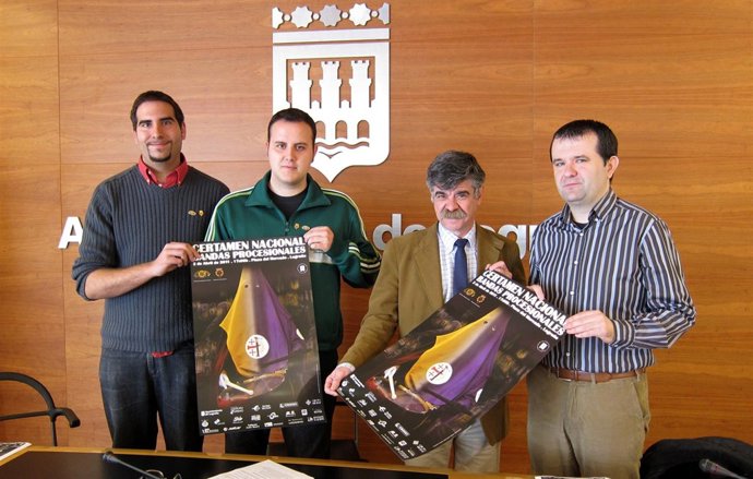 Ángel Varea junto con los responsables de las Cofradías en la presentación del c