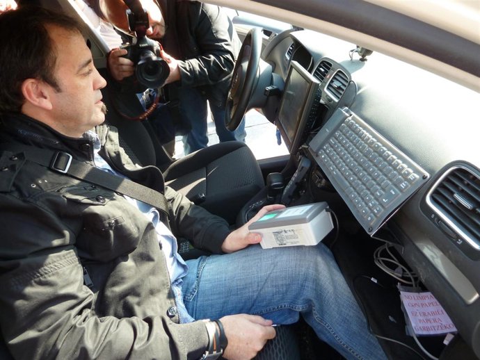 El sistema de reconomiento de huellas portatil en una patrulla