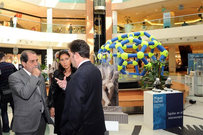 El consejero Velasco y la concejal Pilar Alcober han visitado este jueves la exp